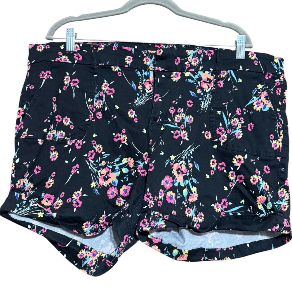 Torrid Black Floral Sateen Cuffed Shorts - Size 20